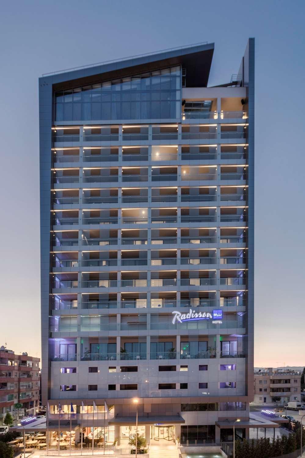 Radisson Blu Hotel, מלון לרנקה