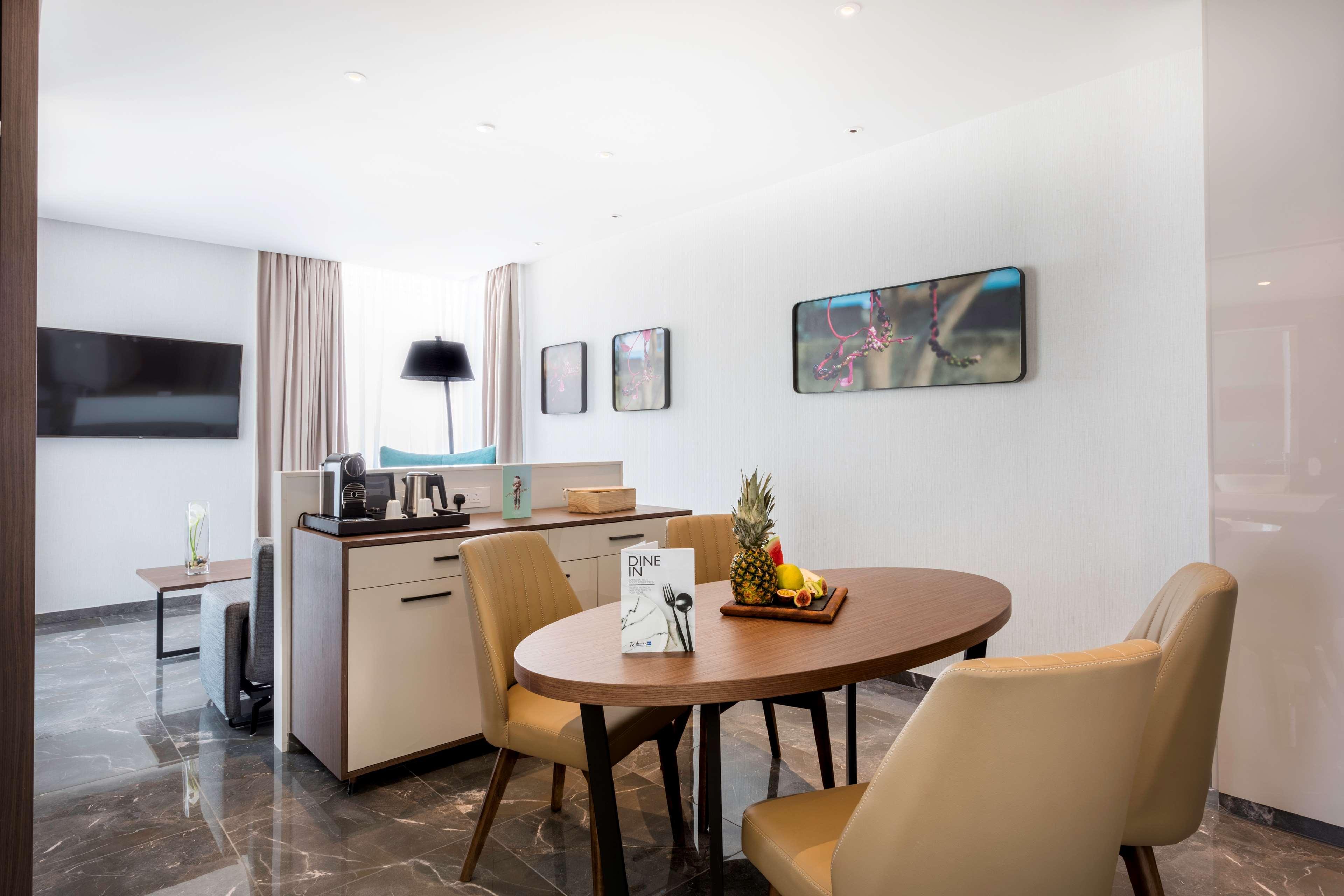 Radisson Blu Hotel, מלון לרנקה