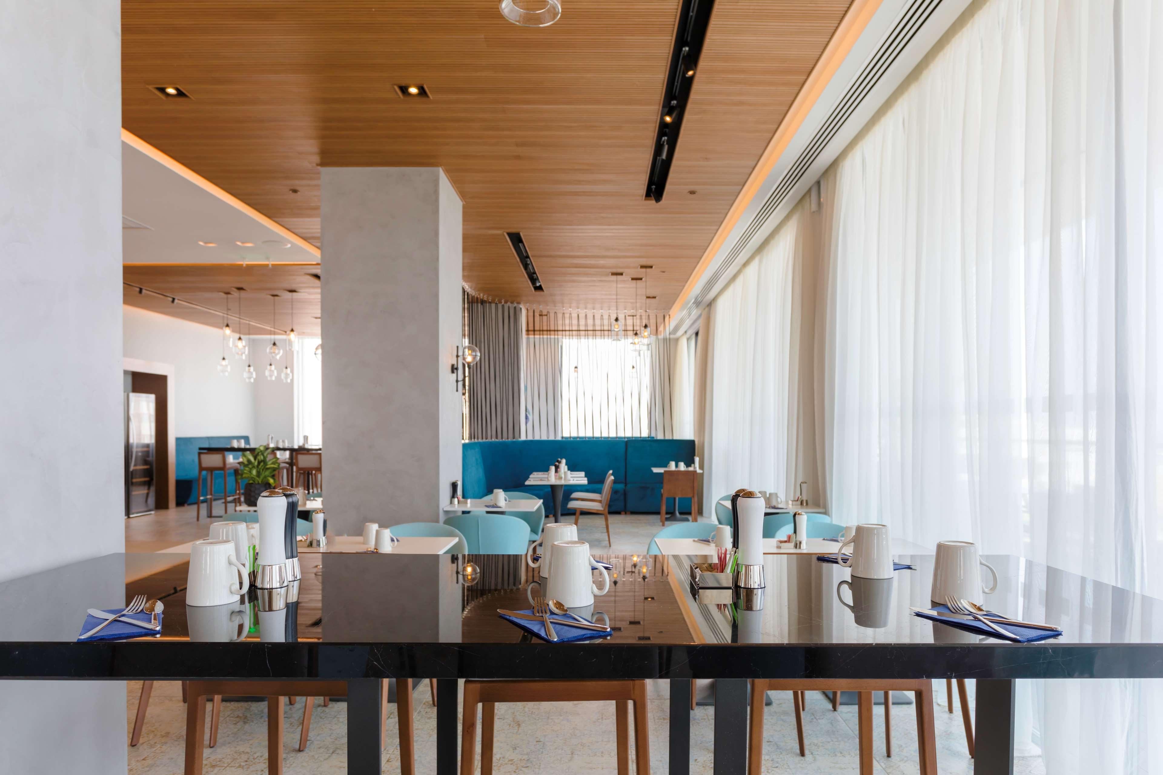 Radisson Blu Hotel, מלון 5*